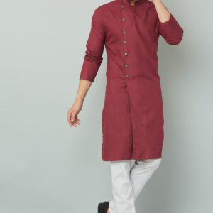 raditional Indian kurta, loose-fitting garment.