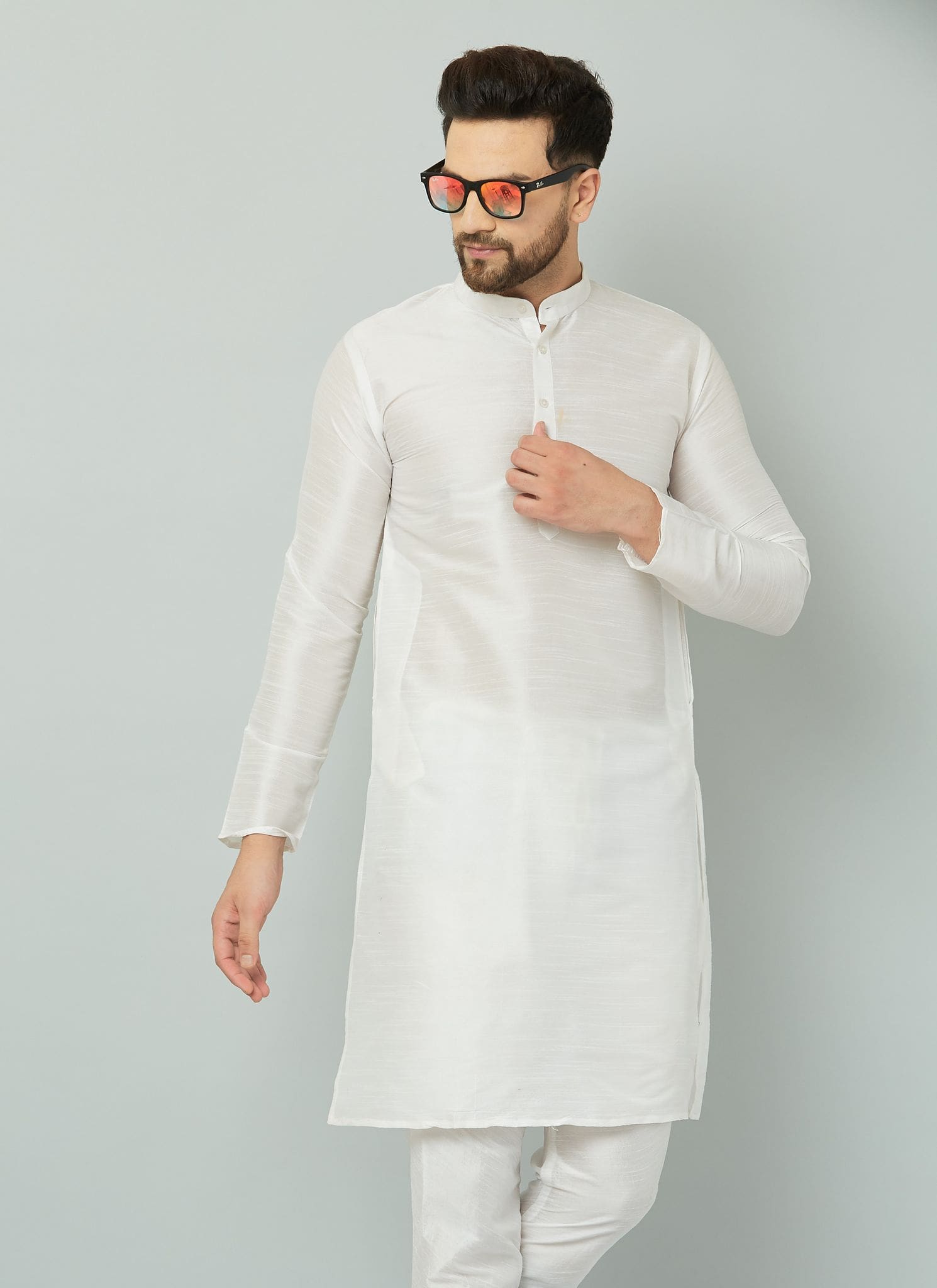 p (15)-min White silk kurta with exquisite detailing.